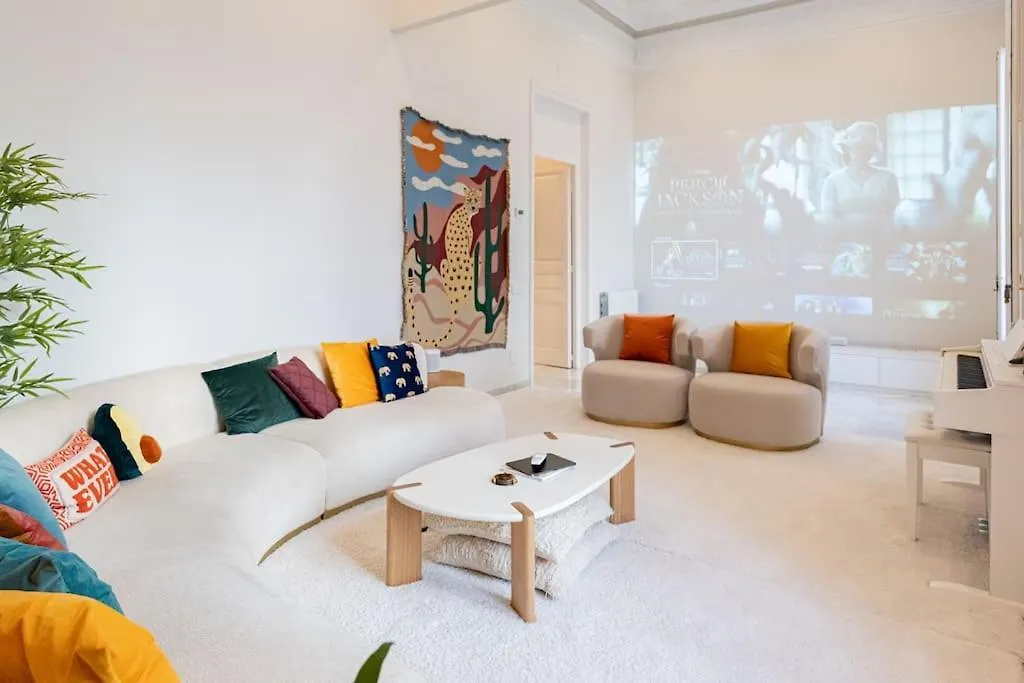 Lux 3 Bed 2 Bath Near Park, Metro, Museums In Born location